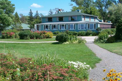 MOUNTAIN GAP INN 001